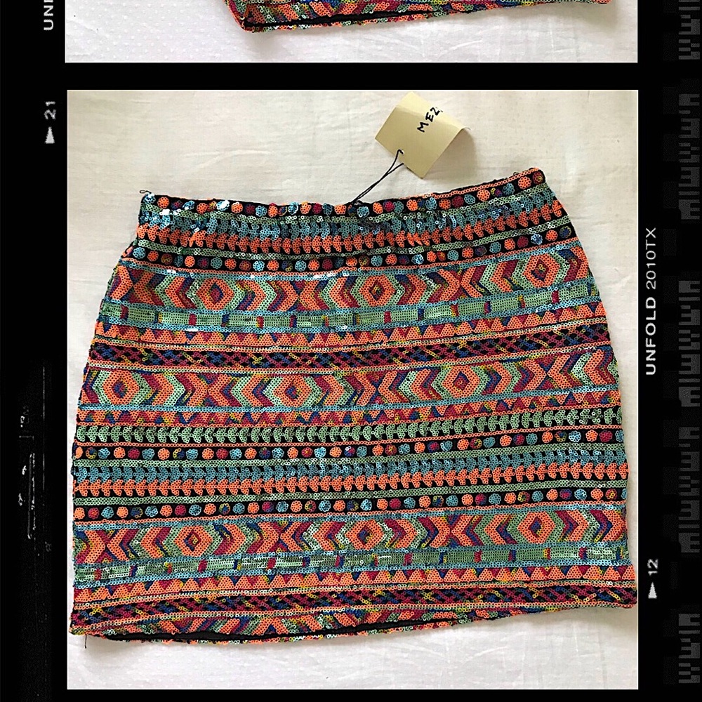 SEQUIN MINI SKIRT 💛